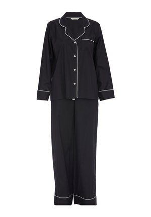 Set di pigiama nero con camicia con bottoni e piping bianco, maniche lunghe, e pantaloni a gamba larga abbinati con dettagli bianchi all'orlo.