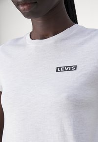 Levi's® GRAPHIC AUTHENTIC TSHIRT - Tricou basic - bright white