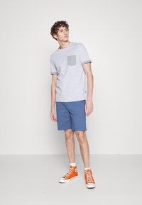 DOCKERS SMART SUPREME FLEX MODERN CHINO - Calções - vintage indigo