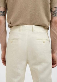 Mango AMALFIC - Tygbyxor - off-white