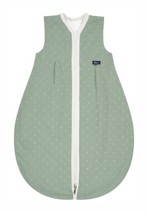 Grüner Schlafsack mit runder Form. Verfügt über einen weißen Reißverschluss in der Mitte und ein Muster aus kleinen Sternen und Mondsicheln.
