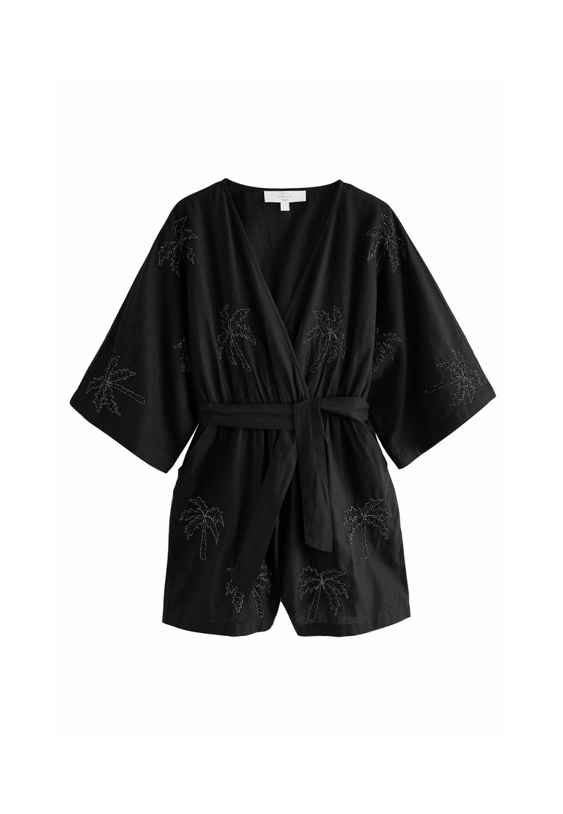 Crni kimono-stil ogrtač kratkih rukava s preklopnim dizajnom, s izvezenim uzorcima palminog drveta i odgovarajućim pojasom.
