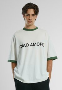 PROHIBITED CONTRAST TEE - Marškinėliai su spaudiniu - white