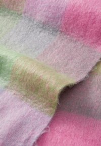 Vero Moda VMIVY LEAGUE SCARF - Sall - forest shade/pinkcosmic skygriffin