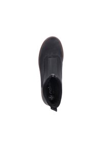 Botte de cheville en cuir noir avec une finition lisse, des panneaux élastiques sur les côtés et un design à bout rond. Inclut une languette pour un enfilage facile.