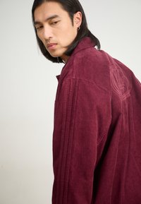 adidas Originals CHORE COAT - Tunn jacka - shadow red