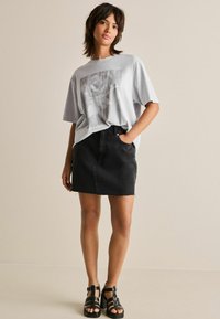 Next GRUNGY ROSE GRAPHIC - T-shirt med print - grey wash