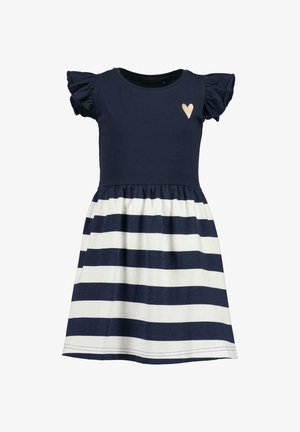 Robe rayée bleu marine et blanche avec des manches courtes bouffantes, un encolure arrondie, et un petit accent cœur doré sur la poitrine.