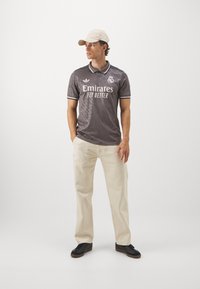 Thumbnail Image 6