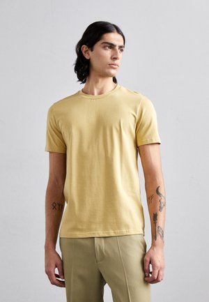 TEE - T-shirt imprimé - dark yellow