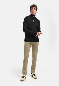 Kronstadt CABLE HALF-ZIP - Stickad tröja - black