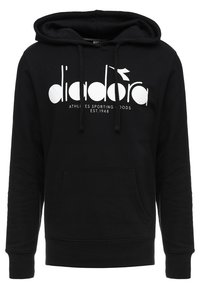 Sudadera con capucha negra hecha de mezcla de algodón, que cuenta con un bolsillo tipo canguro en la parte delantera y un logo impreso en blanco "diadora" con acentos de marca deportiva.