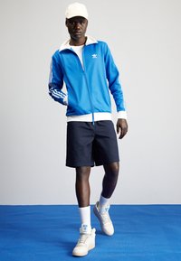 adidas Originals Majica s kapuljačom i patentnim zatvaračem - blue bird/white