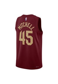 Maroon basketballtrøje med "MITCHELL" og nummer "45" i guld på ryggen; lavet af åndbart stof med mesh-struktur.