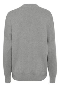 Pull léger gris, texture tricotée, poignets et ourlet côtelés, coupe décontractée, col rond, épaules tombantes, design de dos sans couture.