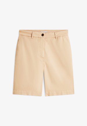 Béžové šortky na mieru, vyrobené z ľahkej bavlny, s zapínaním na gombíky vpredu, bočnými vreckami a priamym strihom nohavíc s čistým lemom.