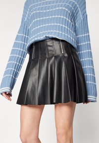 ONLY ONLIZARA ZIP PLEAT SKIRT - Trapecinis sijonas - black