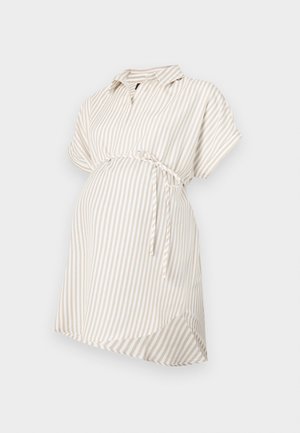Graviditetsskjorte i beige og hvite striper, kortermet, krage, knyting i midjen, flytende stoff og rundet nederkant for komfort.