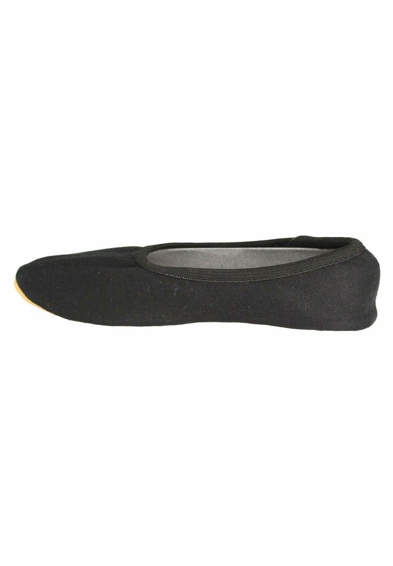 Schwarzer Stoff-Ballerina mit runder Zehenpartie, elastischem Rand und strukturiertem Oberfläche; verfügt über eine schmale, flexible Sohle in einer kontrastierenden gelben Farbe.