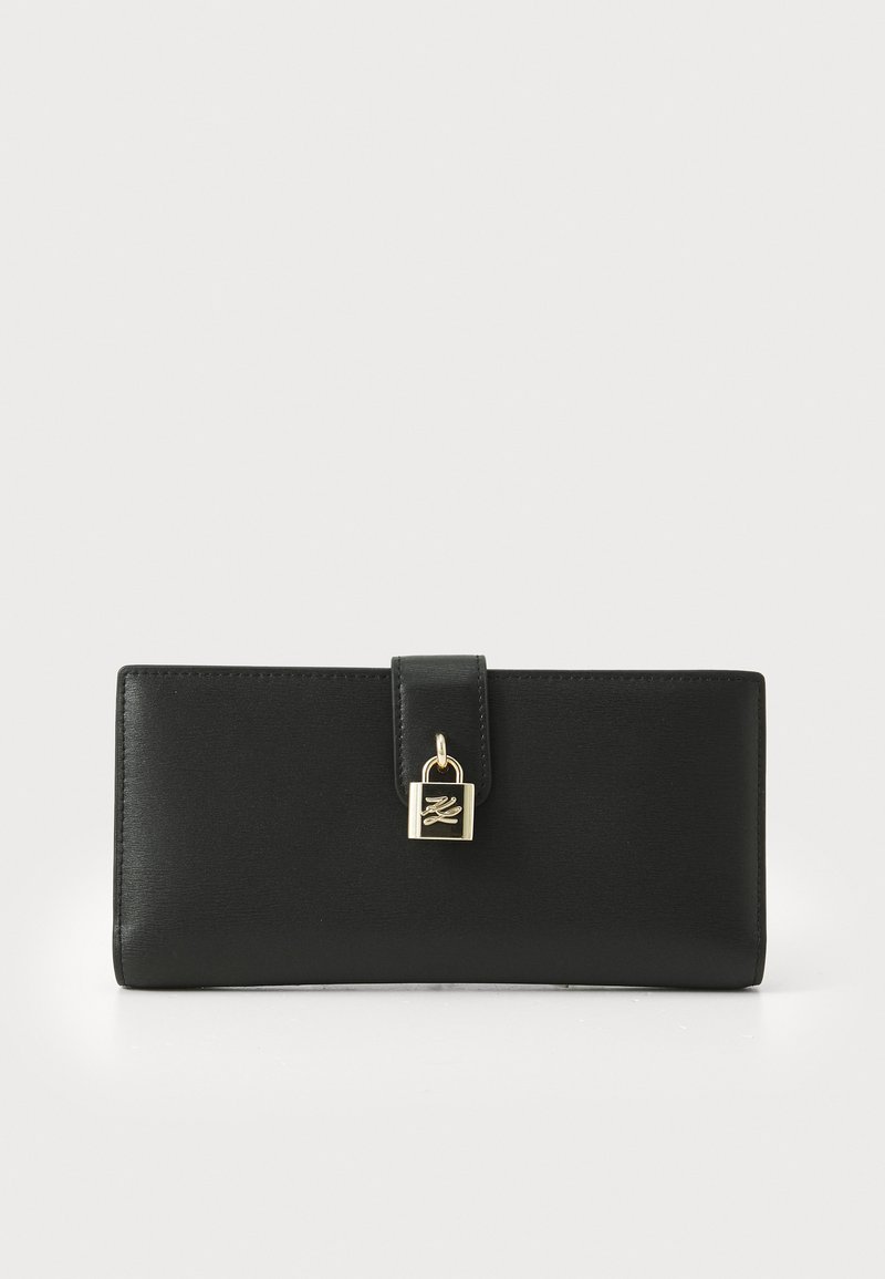 Portefeuille en cuir noir avec une texture lisse, doté d'une fermeture à cadenas doré et d'une forme rectangulaire. Design minimaliste sans motifs visibles.