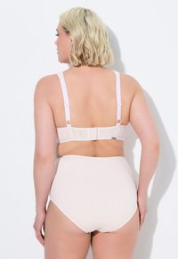 Ulla Popken SOFTSCHALE - Underwired bra - light pink