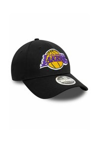 Cappellino da baseball nero con logo ricamato dei Los Angeles Lakers in viola e giallo. Il design include una visiera curva e una f strap regolabile.