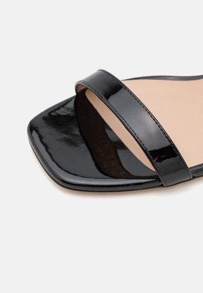 Stuart Weitzman NUDISTCURVE - Sandaalit nilkkaremmillä - black