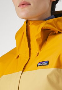 Patagonia TORRENTSHELL RAIN  - Hardshelljacka - pufferfish gold