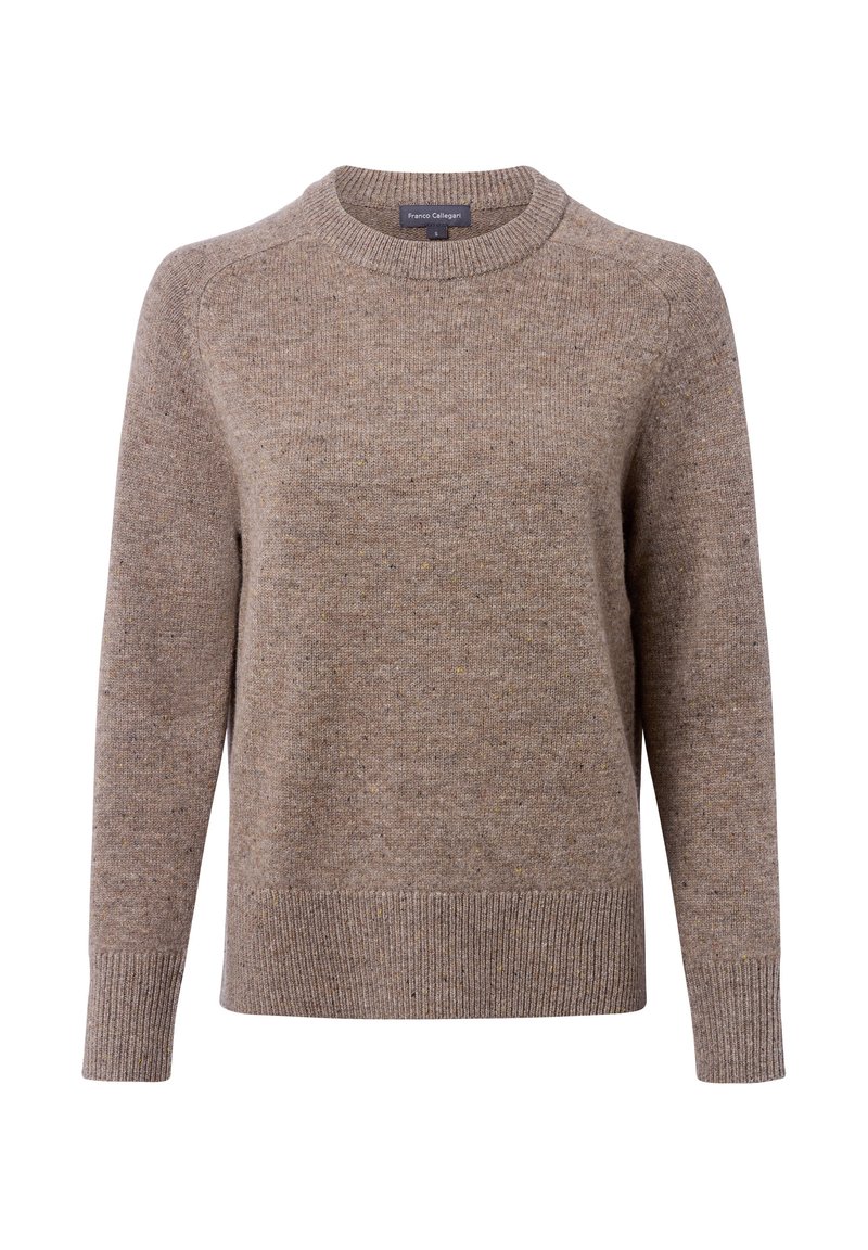 Brauner Strickpullover mit rundem Halsausschnitt, Raglanärmel und geripptem Saum. Hergestellt aus texturiertem Stoff mit mehrfarbigen Sprenkeln.