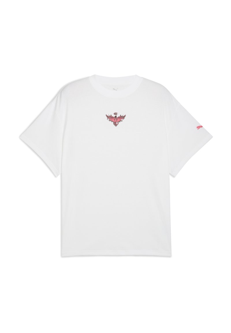 Hvid bomulds T-shirt med et grafisk logo i rød og sort i midten og lille pink mærkning på venstre ærme; afslappet pasform, korte ærmer.