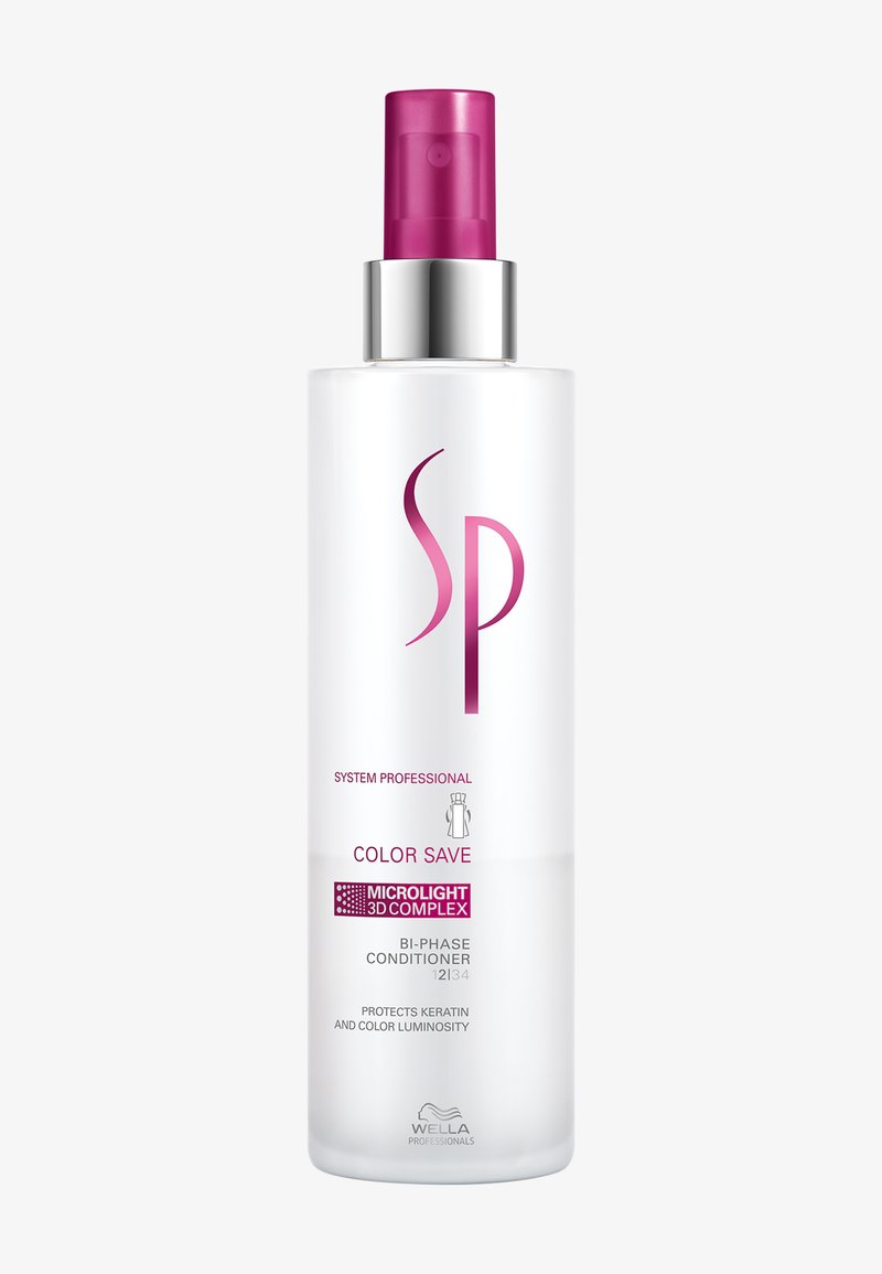 Flacon pulvérisateur blanc de l'après-shampoing bi-phase Wella Professionals SP Color Save avec un bouchon rose et les détails du produit sur l'étiquette avant.