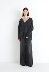 Vero Moda VMZORA V NECK CARDIGAN - Vesta na kopčanje - asphalt/black stitch