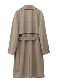 Manteau long beige avec une ceinture dans le dos, des manches larges et une fente en bas, vu de dos sur fond blanc.