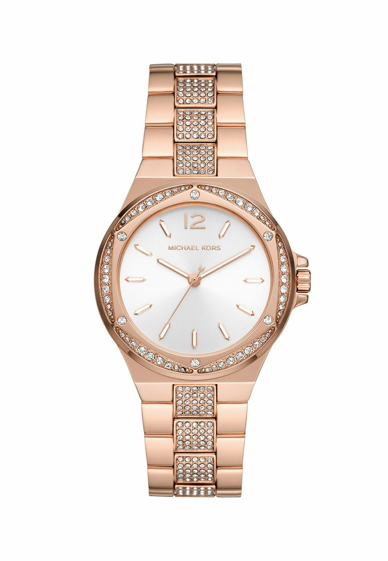 Złoty różowy zegarek metalowy z okrągłą tarczą, białym cyferblatem, akcentami kryształowymi oraz teksturowaną bransoletą w stylu ogniw z gładkimi ogniwami.