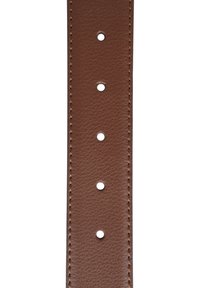 Barna bőr óraszíj finom textúrával, hat állítólyukkal és kontrasztos varrással a széleken.