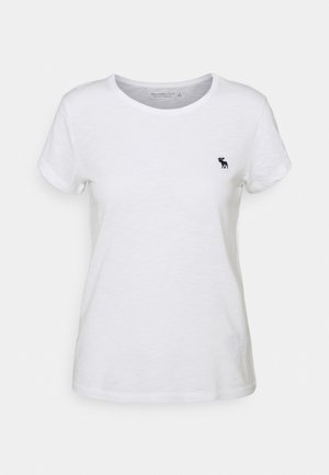 Wit T-shirt met korte mouwen en ronde hals, met een klein zwart elandlogo op de linkerborst.