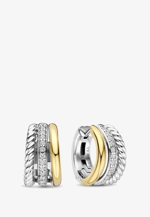 Zwei Creolen, die eine Mischung aus Silber- und Goldmetall aufweisen, wobei eine mit einem Seilstruktur-Design und die andere mit kleinen, klaren Steinen verziert ist.