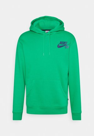 Sudadera verde hecha de una mezcla de algodón. Cuenta con un bolsillo frontal, capucha con cordón y el logo púrpura de Nike SB en el pecho. Textura suave.