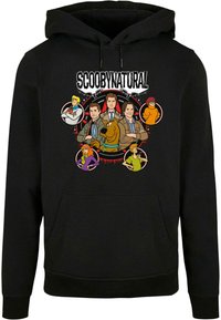 Svart hettejakke med grafisk trykk av tegneseriefigurer fra "Scooby-Doo" og "Supernatural." Inkluderer en frontlomme og hette med snor.