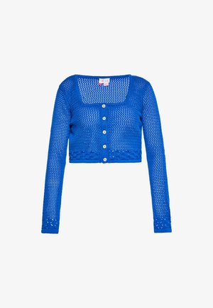 Sinine kudumiga lühike kardigan, millel on pikad varrukad, ruudukujuline kaelus, nööbilahtus ja avatud sõrestiku struktuur. Kujunduses on punutud äärte detail.