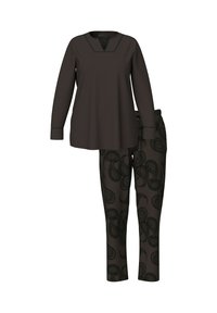 Tunica marrone a maniche lunghe con scollatura a V e bordi neri, abbinata a pantaloni scuri con motivo paisley. Entrambi realizzati in un tessuto morbido e leggero.