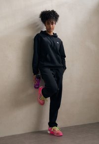 adidas Sportswear ESSENTIALS SMALL LOGO FEEL COZY HOODIE - Sweatshirt com capuz - black