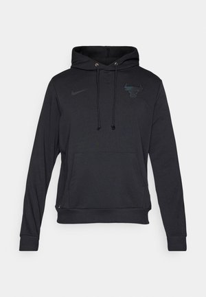 Zwarte Nike hoodie met een kangoeroezak, een trekkoordkap en een subtiele Chicago Bulls-logo op de borst. Zachte stof en geribbelde manchetten.