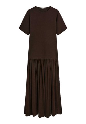 Braunes kurzes Kleid mit kurzen Ärmeln und rundem Ausschnitt sowie einem gerafften, fließenden Rock, der von einem taillierten Oberteil ausgeht.