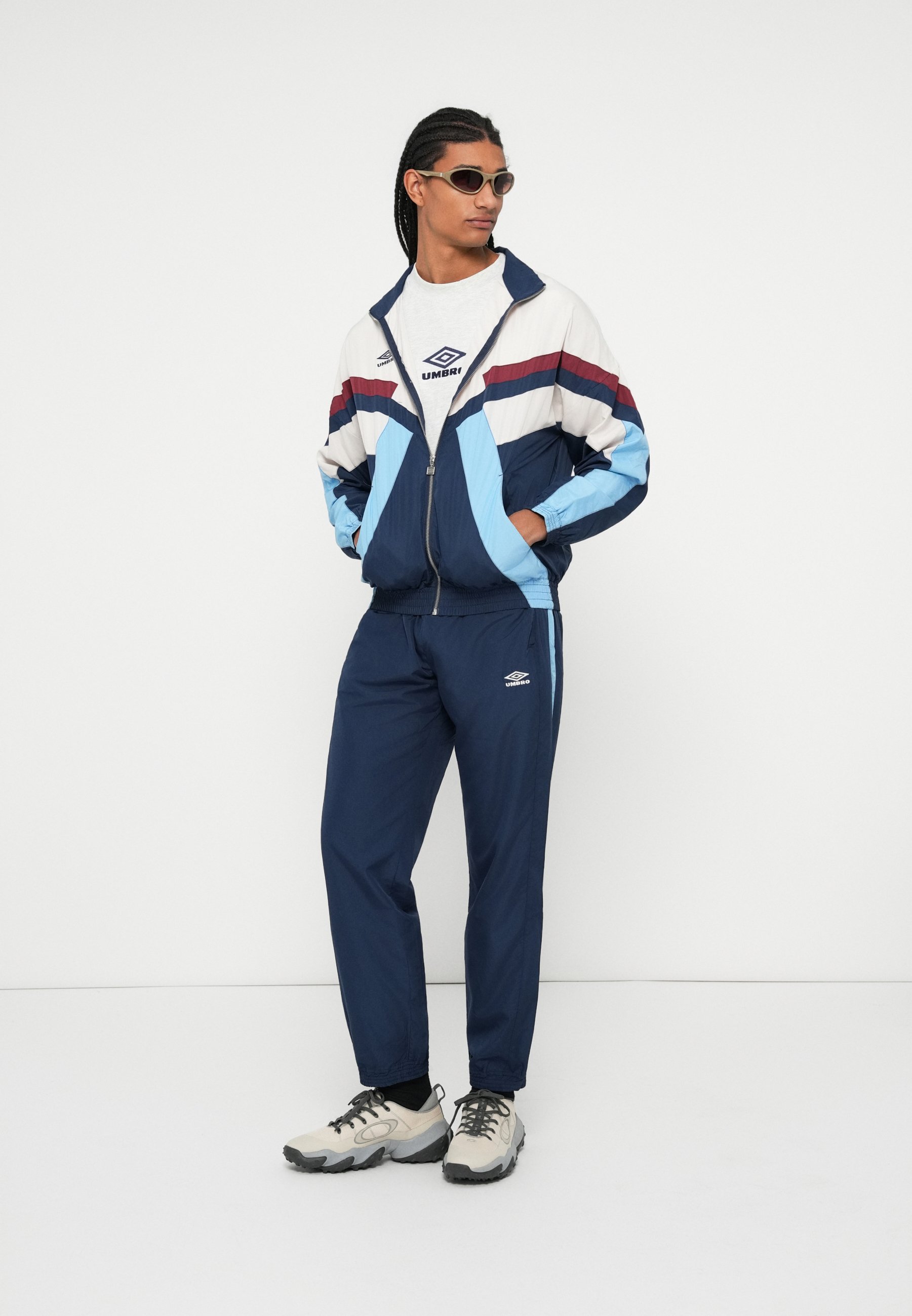 Umbro RELAXED TRACK JACKET - Summer jacket - dark navy/white sand