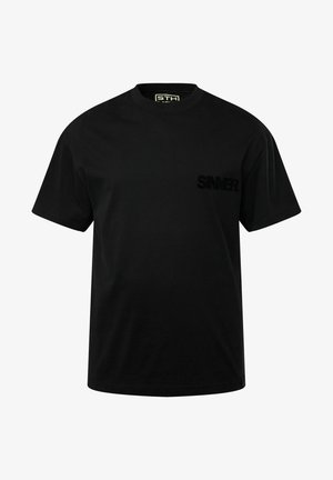 Zwarte katoenen T-shirt met ronde hals, losse pasvorm en korte mouwen. Beschikt over subtiele "SMNR" branding in een bijpassende textuur op de borst.