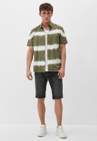 s.Oliver REGULAR - Jeansshort - dunkelgrau