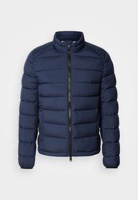 Veste rembourrée bleu marine avec un col montant, design à plis verticaux, fermeture éclair sur le devant et poignets élastiques. Matériau léger.