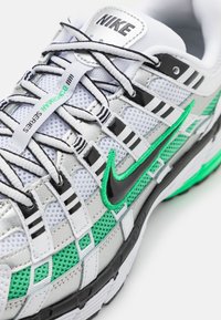 Nike Sportswear P 6000 UNISEX - Zapatillas - white/black/metallic silver