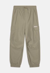 Khaki cargobyxor med elastisk midja, snörningsdetalj, sidofickor och elastiska avslut. Har Calvin Klein-logotyp på fickan.